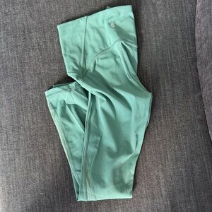 Lululemon Green train times Leggings with mesh panels on the legs
